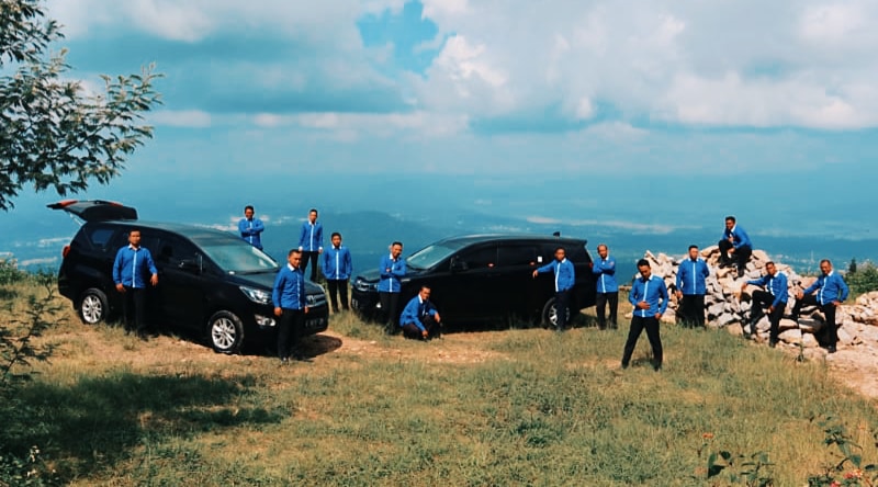 Driver ramah, profesional dan berpengalaman